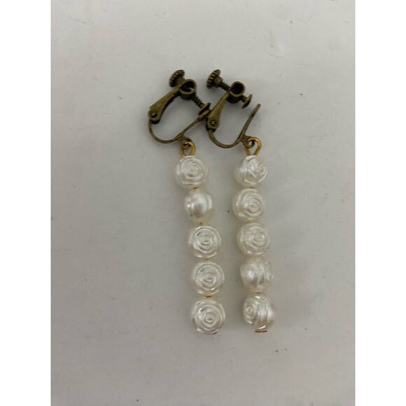 Handmade white rose bead clip on earrings - Picture 2 of 3
